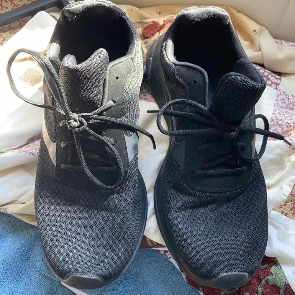 Athletic shoes black Size 13
